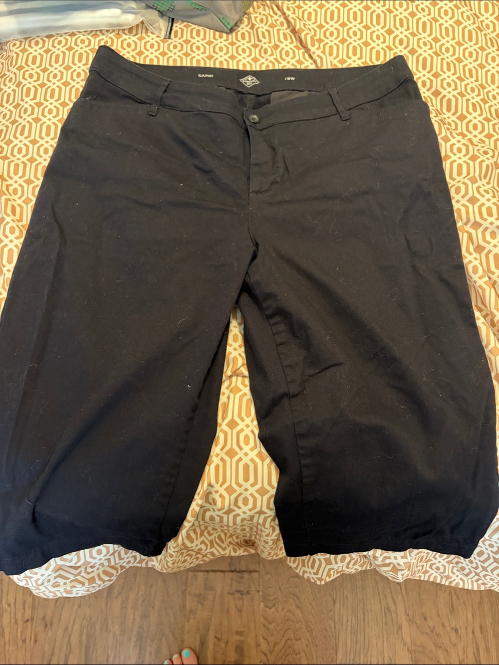 St. John's Bay Black Capris